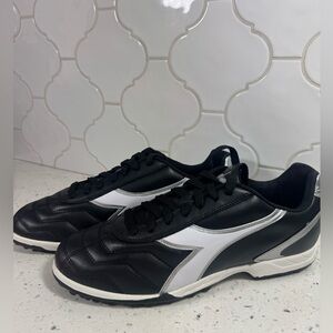 *NWB* DIADORA TURF SOCCER SHOES BLACK WHITE AND SILVER SIZE 11